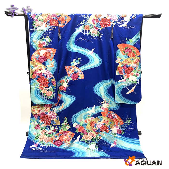 福袋セール の正絹 裾ふき綿仕立て仕立て上がりリサイクル着物 花嫁衣裳 引き振袖 中古 美品 インテリアやお店のディスプレイに 地紙文様 京やd018 正絹 正絹 引き振袖 振袖 花嫁衣裳 婚礼衣装 青 流水 鶴 地紙文様 四季の花 比翼仕立て 裾ふき綿仕立て