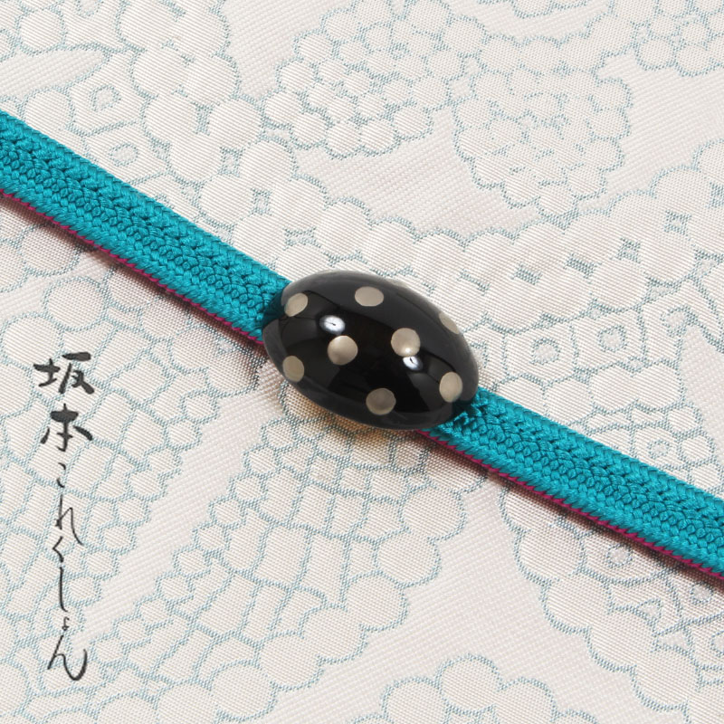 【4/4 20:00～★P2倍 & 最大2000円OFFクーポン】【漆】帯留　［坂本これくしょん］漆塗り　蒔絵　『水玉』　黒色 漆黒　日本製 RIE SAKAMOTO COLLECTION 会津若松　漆アクセサリー