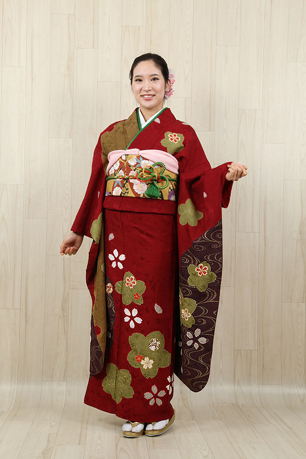 【琉球紅型】草木染め華やかな振袖 着物 多色 花柄 琉球紅型】草木染め華やかな振袖 着物 多色 花柄