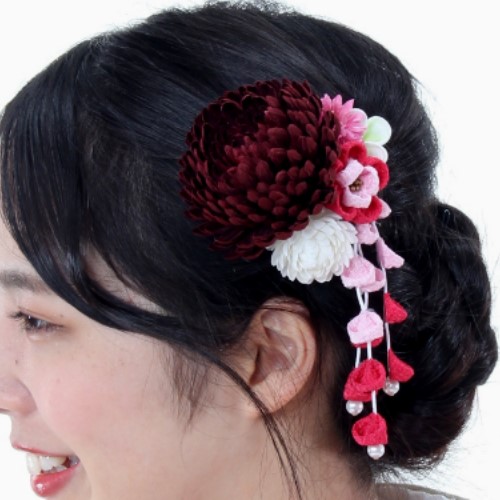 送料無料 髪飾り 成人式 4点セット 花 コサージュ コーム式 Uピン式 ヘアアクセサリー 振袖向け 卒業式 日本製 レッド 金色 桜 梅 日本製 浴衣