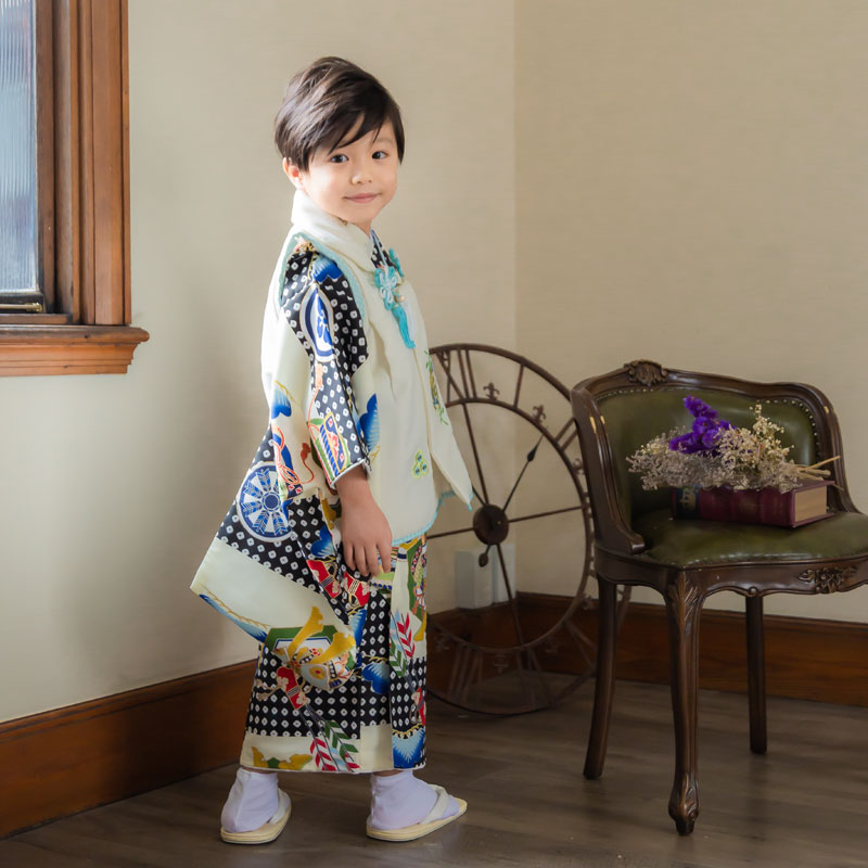 楽天市場 七五三 着物 3歳 レンタル 被布 セット 10 12月利用 K096 白龍 黒クリーム疋田鎧兜 男の子 七五三レンタル 3歳 男児 被布 三歳 子供 きものレンタル レンタル 京都着物レンタル夢館
