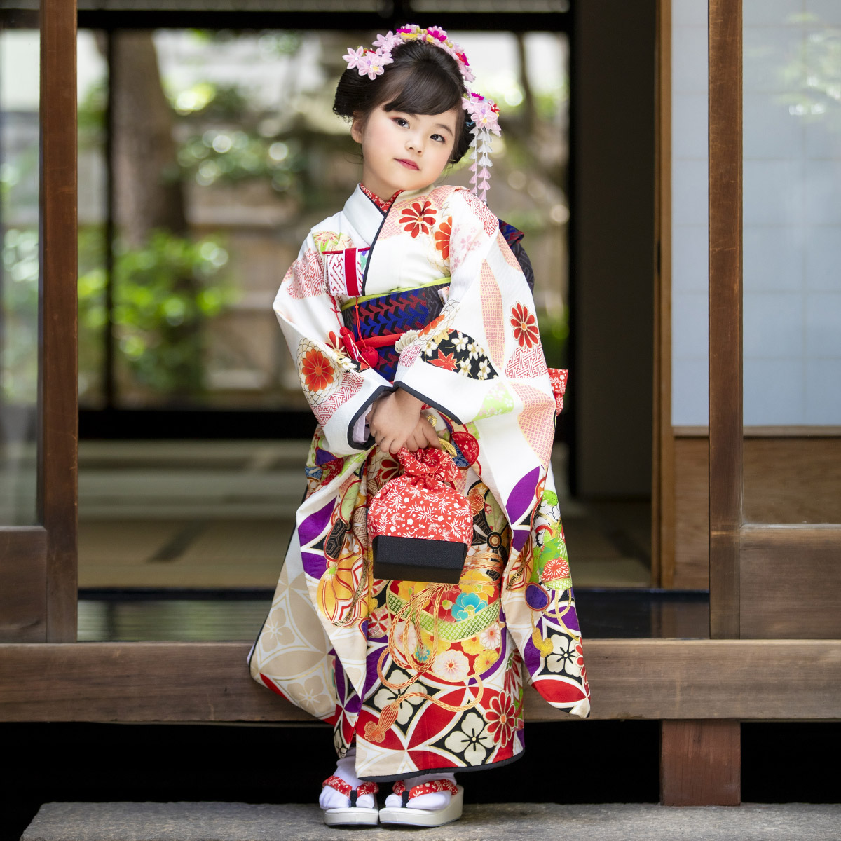 楽天市場 レンタル 753 七五三 着物 7歳 フルセット 女の子 レンタル N054 Haibara 白 文庫に毬七宝ねじ梅 四つ身 子供 お祝い着 正月 7歳 7才 きものレンタル 京都着物レンタル夢館