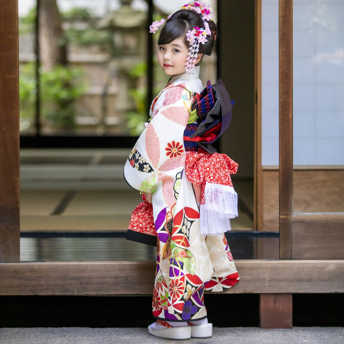 楽天市場 10 12月利用 753 七五三 着物 7歳 フルセット 女の子 レンタル N054 Haibara 白 文庫に毬七宝ねじ梅 四つ身 子供 お祝い着 正月 7歳 7才 きものレンタル レンタル 京都着物レンタル夢館