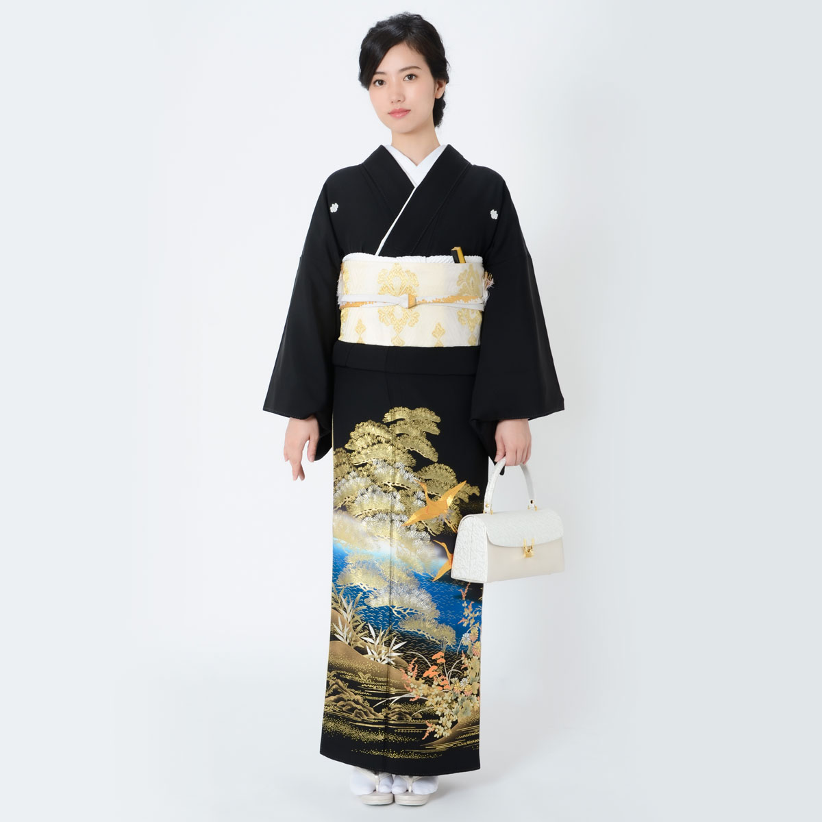 楽天市場 黒留袖 レンタル 桂由美 T391 青ぼかし 松に鶴秋草 正絹 黒留袖 貸衣装 結婚式 留袖フルセット 着物 礼装用 草履バッグセット 母親 留袖レンタル 着物レンタル 黒留袖レンタル 着物セット おすすめ 親族 往復送料無料 レンタル 京都着物レンタル夢館