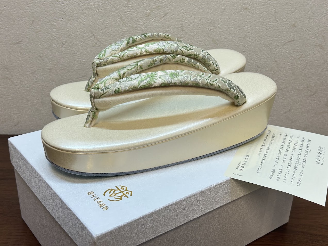 草履　フォーマル　龍村美術織物　　高級　 振袖 　訪問着　留袖　着物の履物　フォーマル　高級きものに