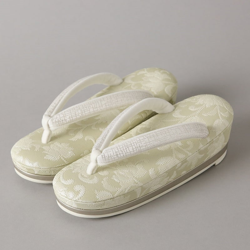 【岩佐-IWASA-】 ＜置き目取りまわし品＞ 草履 花唐草 緑であること M大きさ 【先だつものの大きさ22.5～23.5糎】