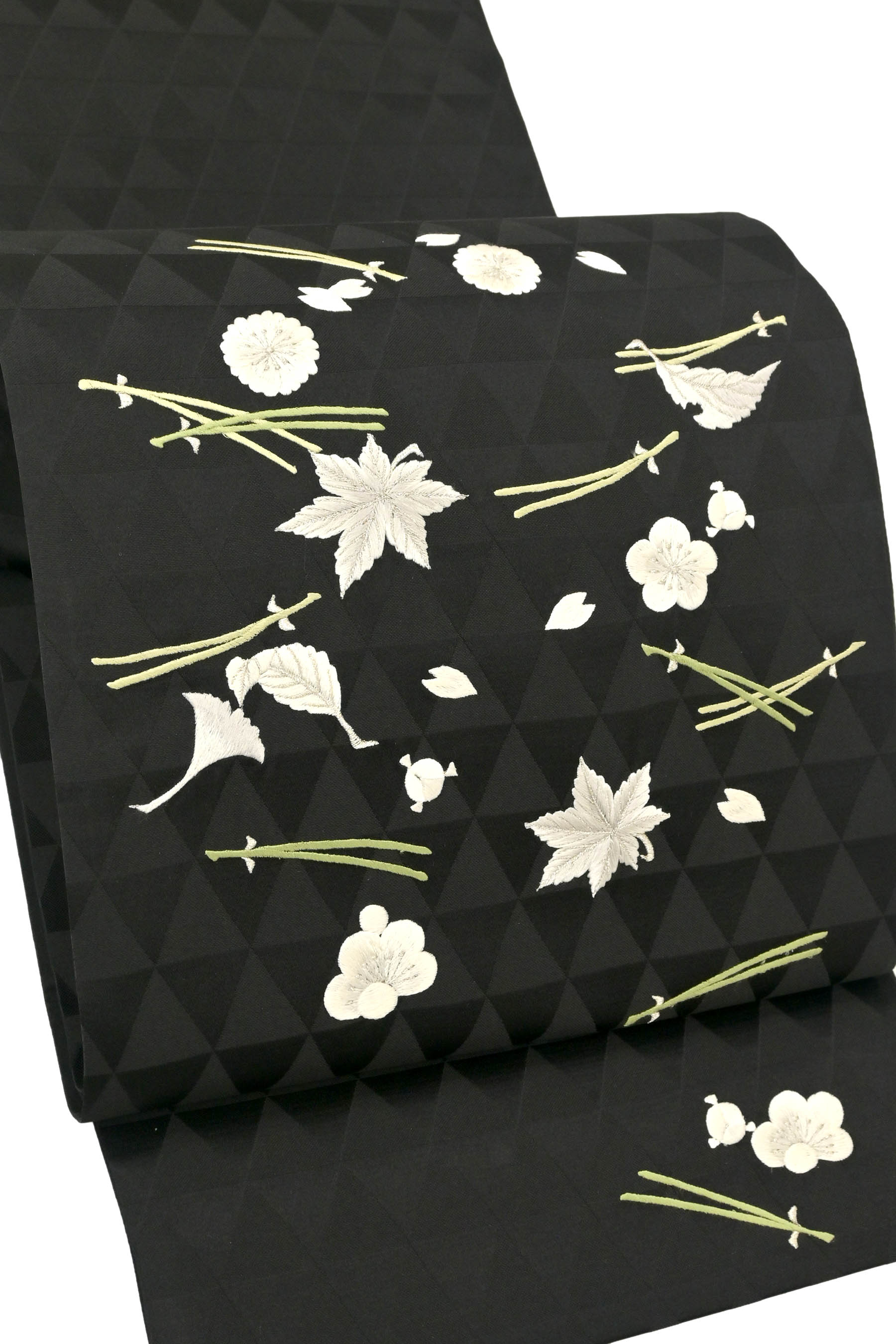 【15％OFFクーポン対象】【総刺繍】 特選工芸刺繍袋帯 ≪お仕立て上がり・中古美品≫ 「春秋吹き寄せ」 和姿に際立つ刺繍の立体感…