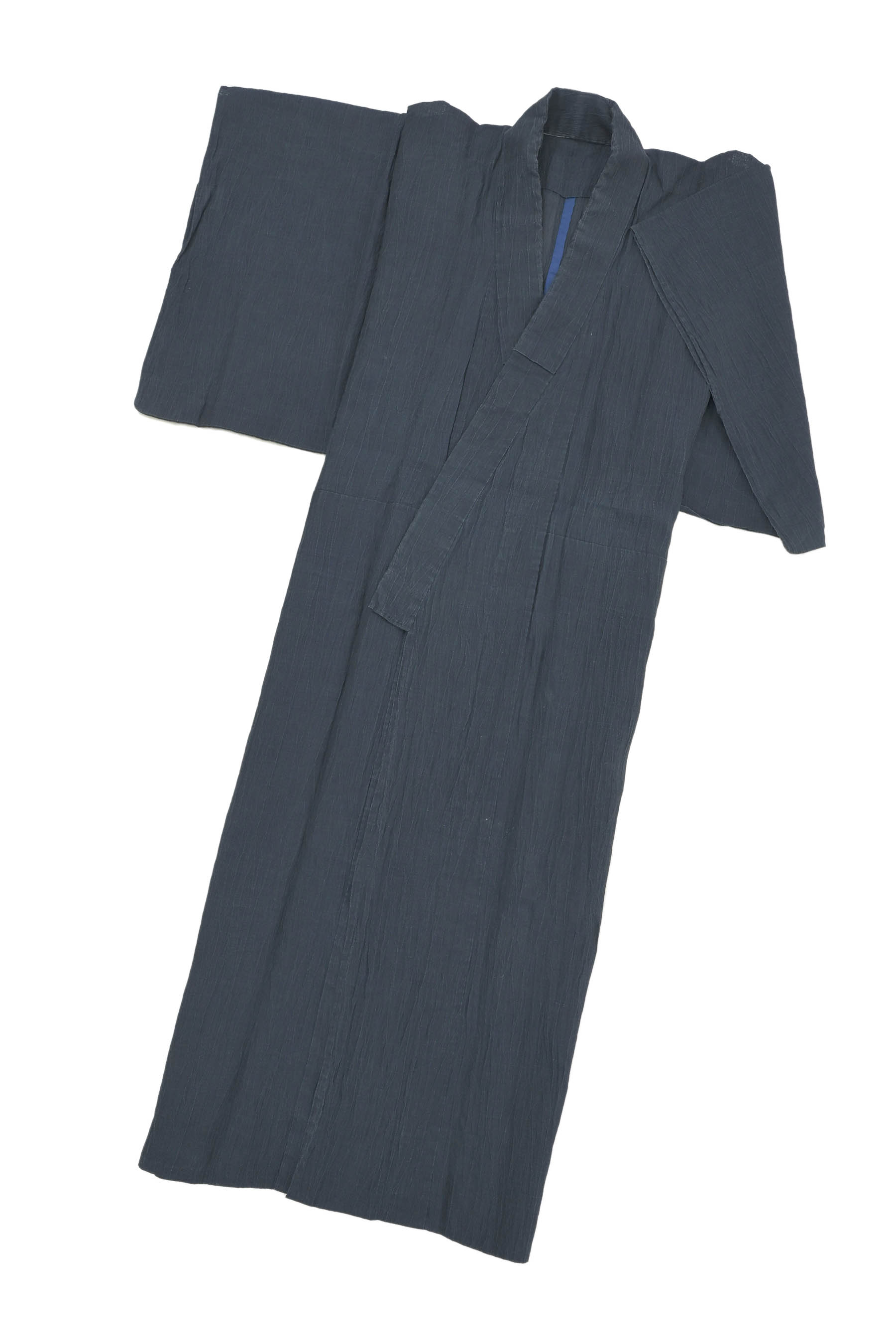 小柄な方に！ 【夏物】【男物】 産地不詳　夏ちぢみ ≪御仕立て上がり・中古美品≫ 「濃紺」 この夏はお着物で！ 着丈131.8　裄66.3｜京都きもの市場 店