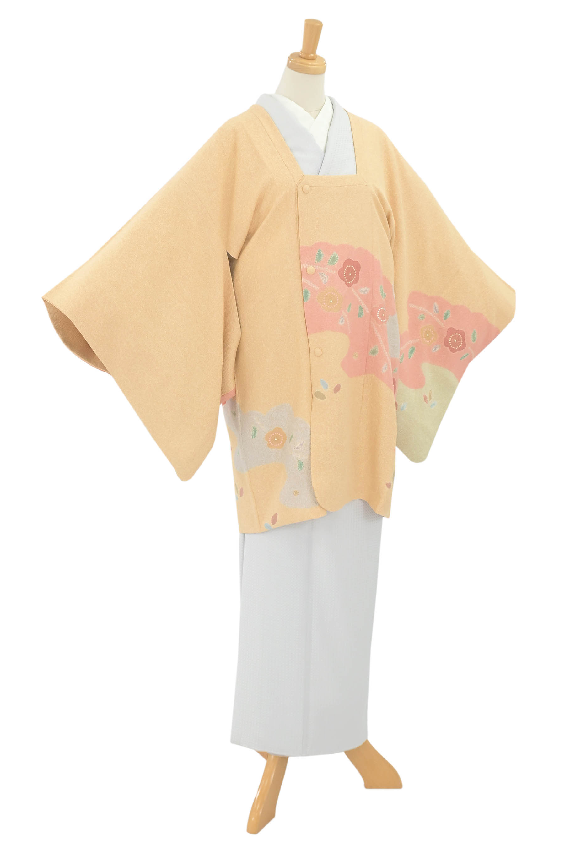 【街ゆく姿も印象的に！】 （仕立て上がり・中古美品） 正絹絵羽柄道行コート 「青々調・祥雲優彩草花」 ☆ コート丈81.4　裄62.8｜京都きもの市場 店