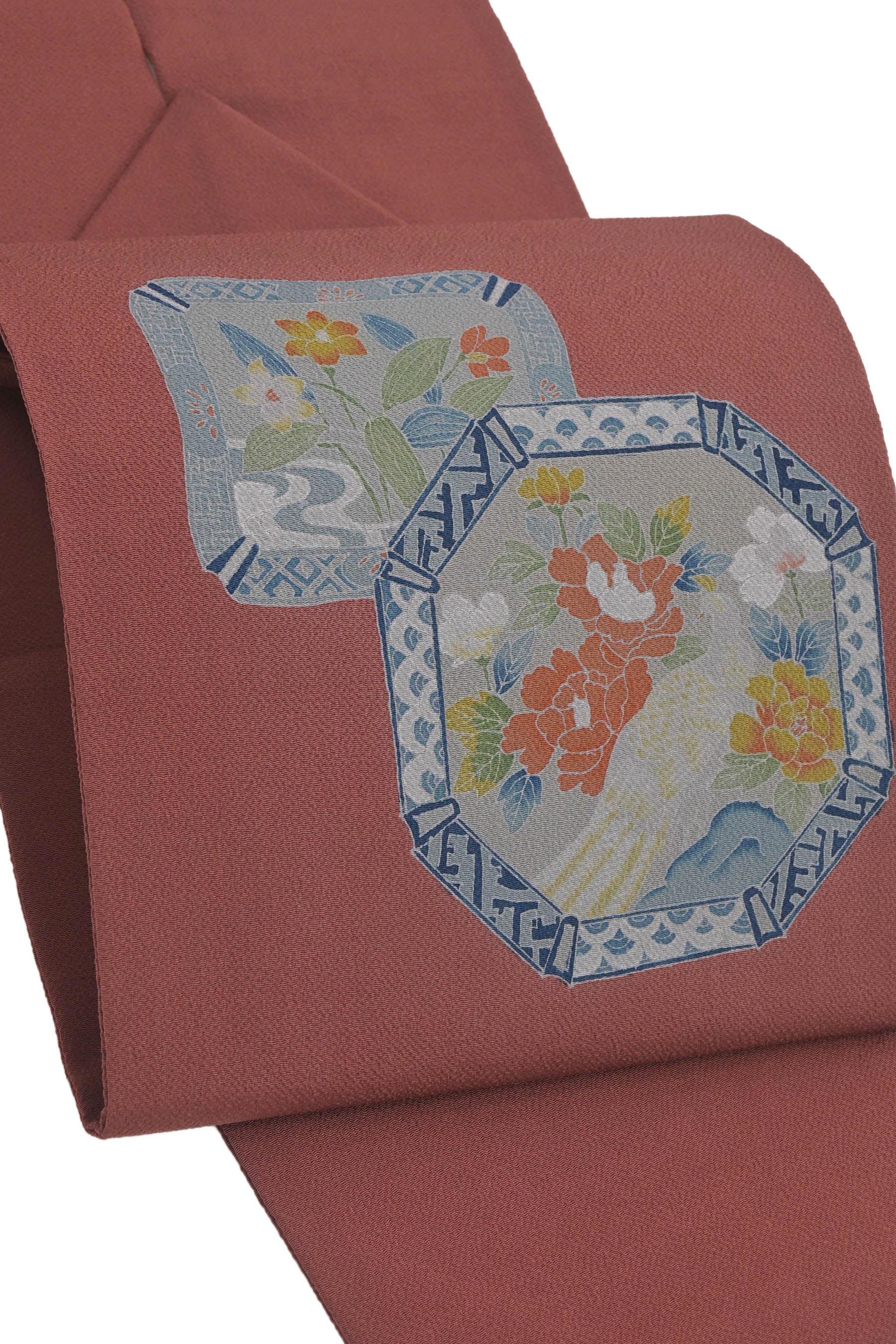 ●【御仕立て上がり・新古品】 正絹手加工友禅九寸名古屋帯 「花鳥絵皿」 彩り抑えて印象的に 粋な後ろ姿！