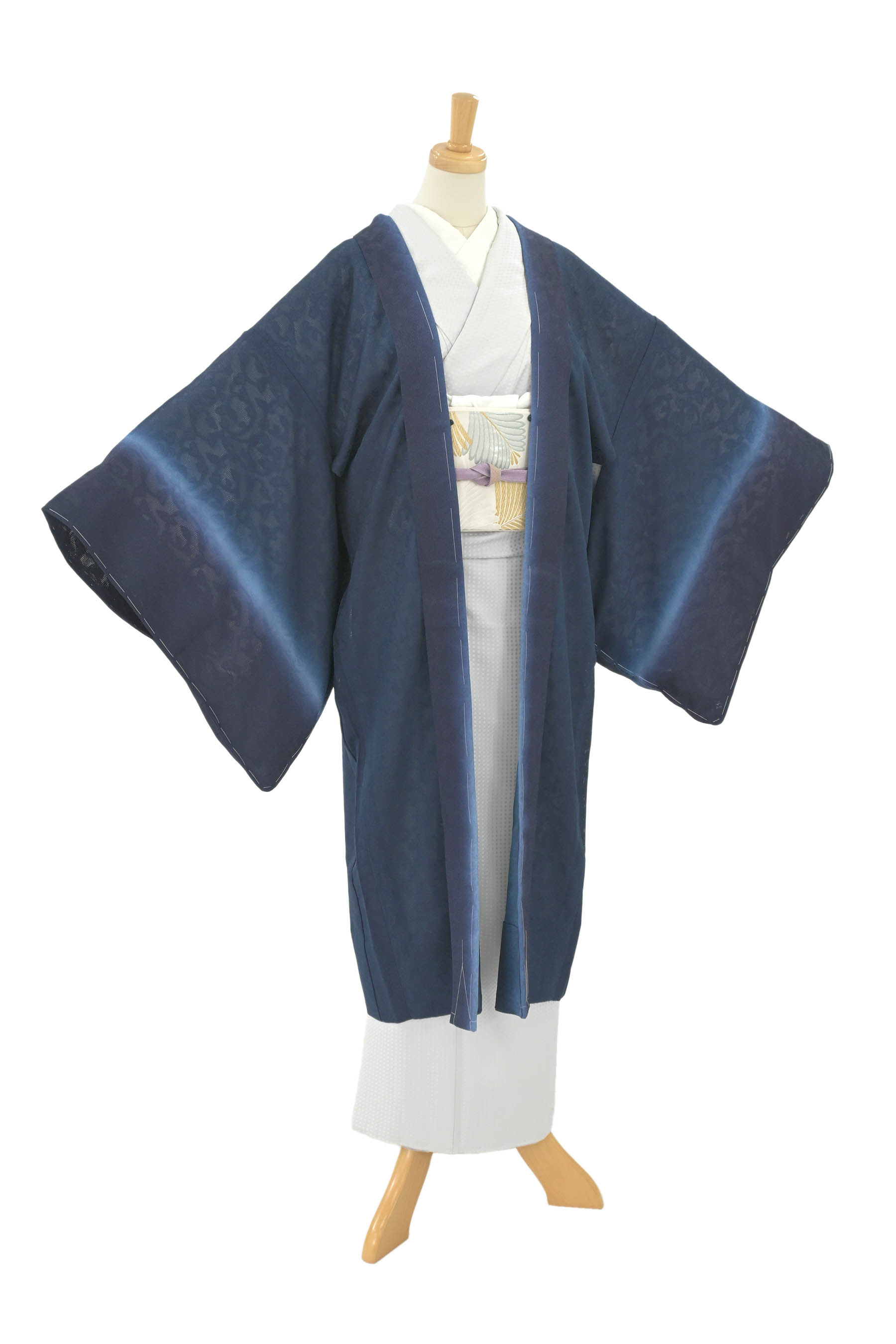 【和紗羅】 特選暈し染紋紗羽織 小松ちりめん ≪御仕立てもの売り上げ高・新品≫ 「グレープ唐草 濃藍色」 思わしいのスリー季節厚地の外套！  羽織丈105 裄69