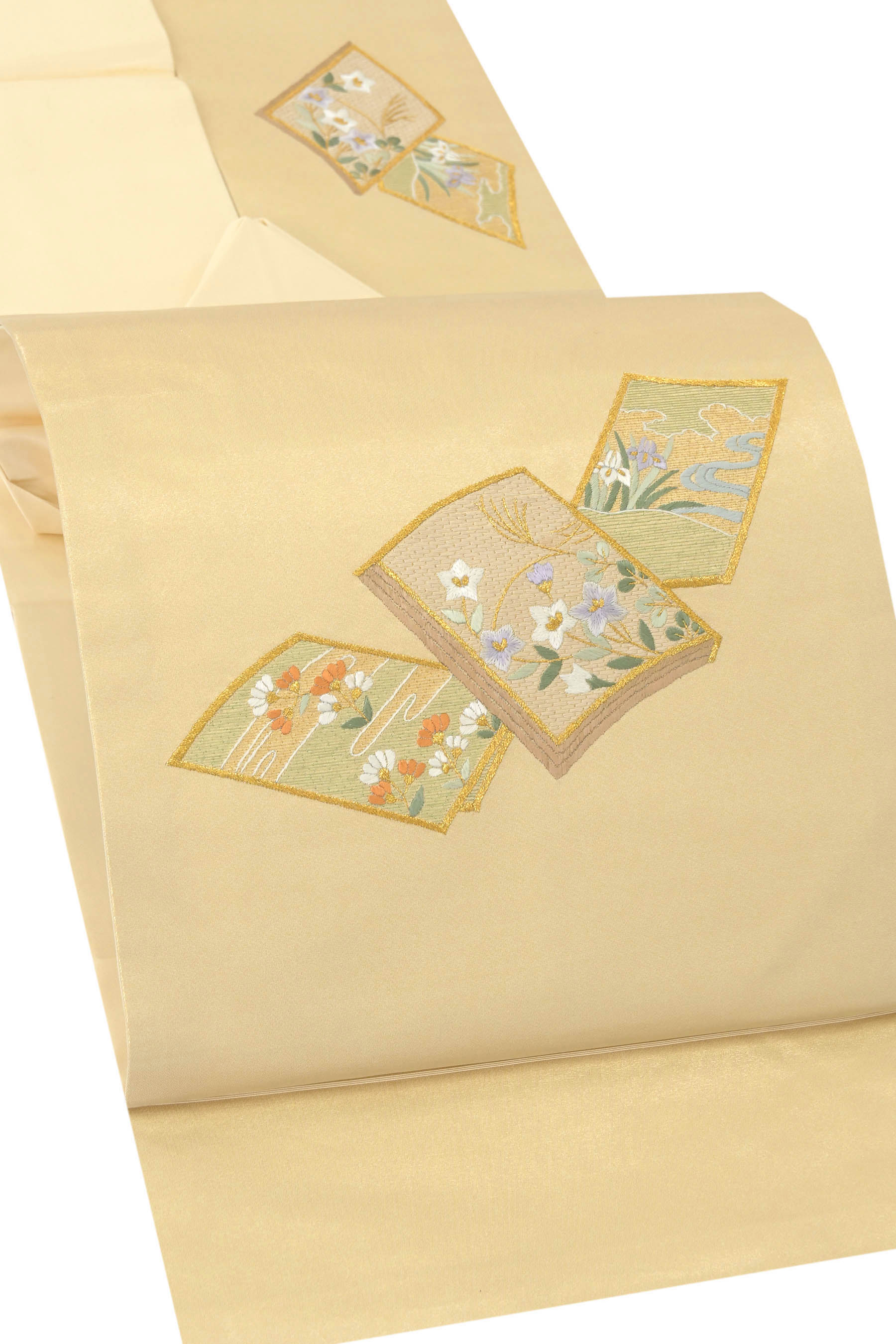 【お得なエブリデイロープライス】 特選手刺繍引箔地九寸名古屋帯 ≪お仕立て上がり・中古美品≫ 「花草紙重ね」 艷やかな帯地に刺繍美際立つ古典柄カジュアル帯！｜京都きもの市場 店