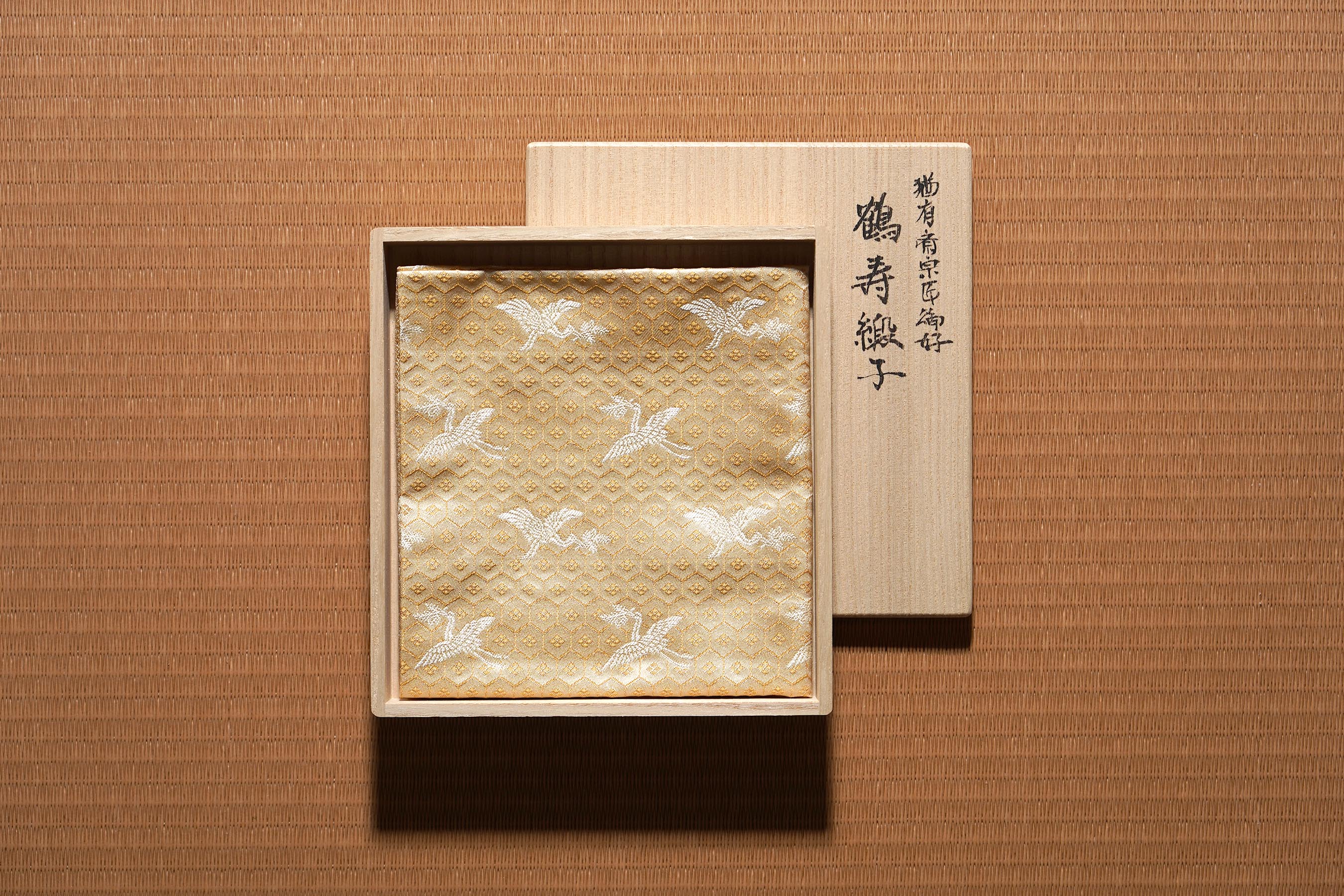 メル　‼️ 千家十職 袋師【土田 友湖】(作)『紅御帛紗』茶道具　※美品 楽天市場】(出帛紗) 袋師 土田友湖作 猶有斎宗匠御好 薄紅色 鶴