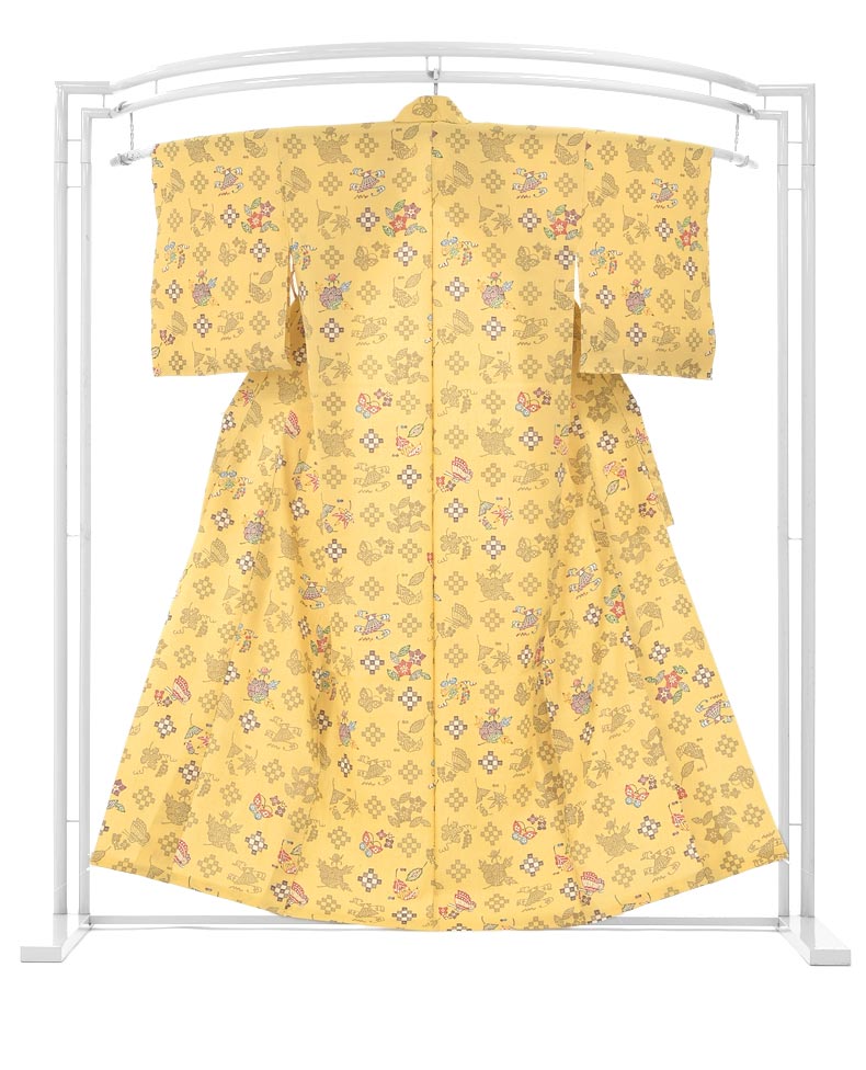 【20％OFFクーポン券客体】【国画会顔ぶれ 岡本隆志】 本手産業型絵染紬絵羽 ※八掛なし 「市松に蝶・ぶどう・貝文」 次のご引き合わせるはお申しあわせできません。 憧れの染織芸術品！
