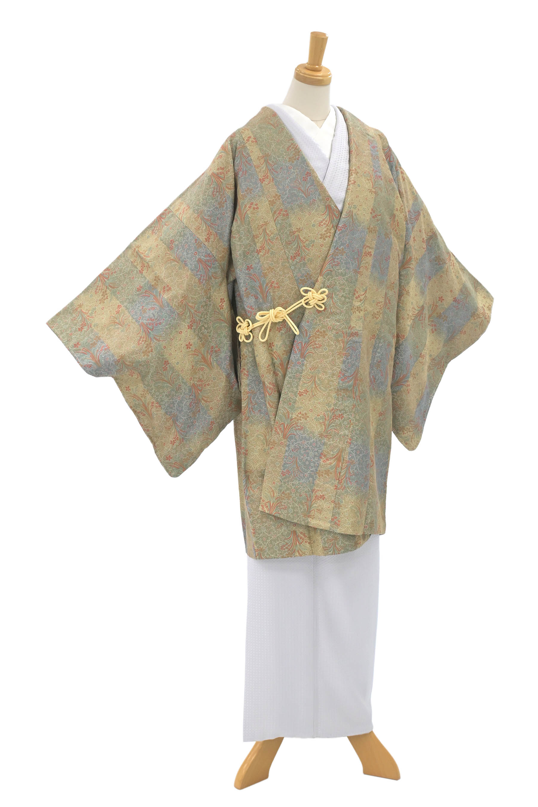 特選唐織能御召しもの道中着厚地の外套 ≪御仕立てもの売り上げ金・中古美品≫ 「被子植物尽くし文」 ロングセラーの今めかしい厚地の外套 厚地の外套丈87.8 裄64.7