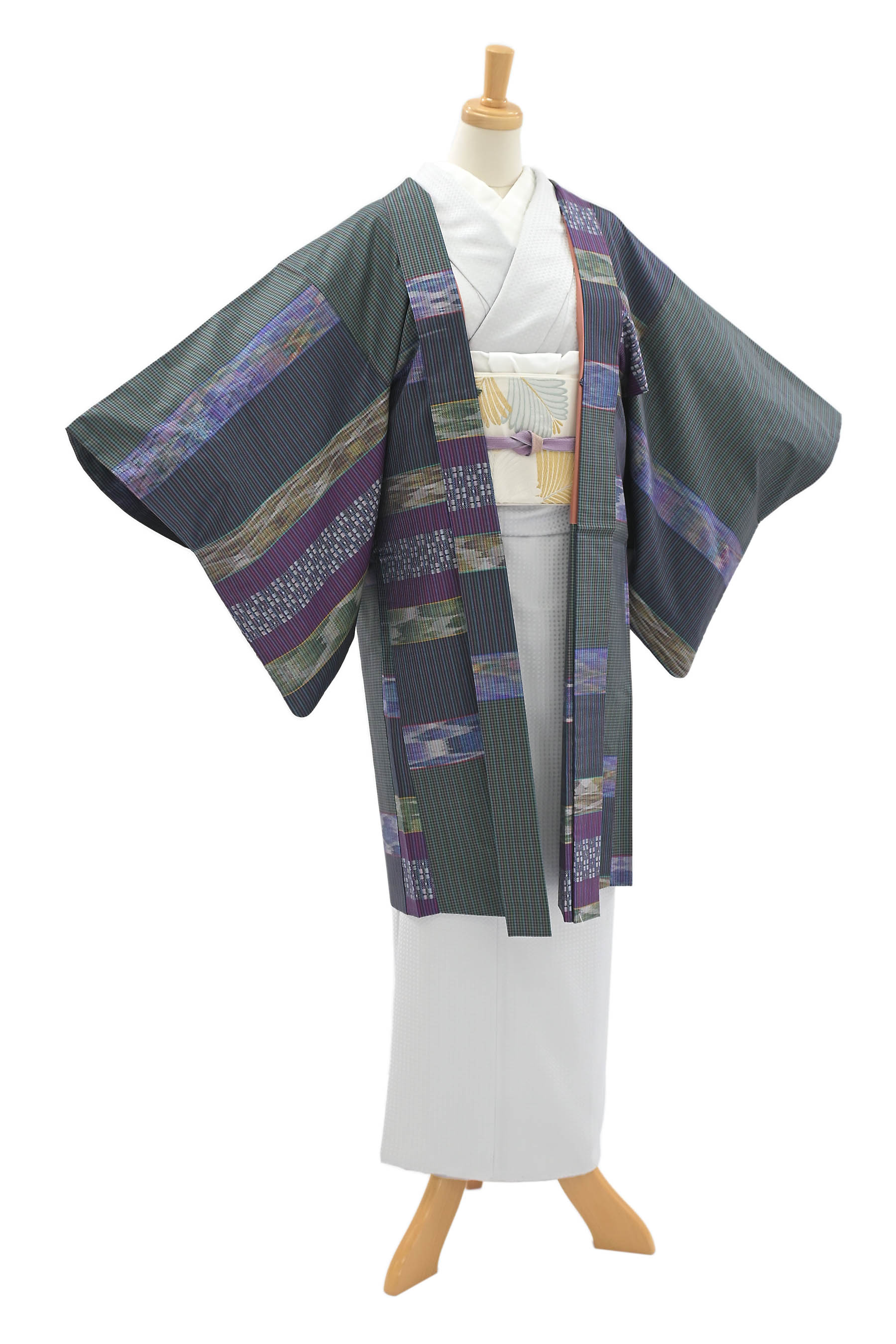 【発祥地大島紬】 緯双有色絣羽織 ≪御仕立てもの売り上げ金・中古美品≫ 着心地口さかしい…おありがた味発祥地大島紬！ 羽織丈90 裄63