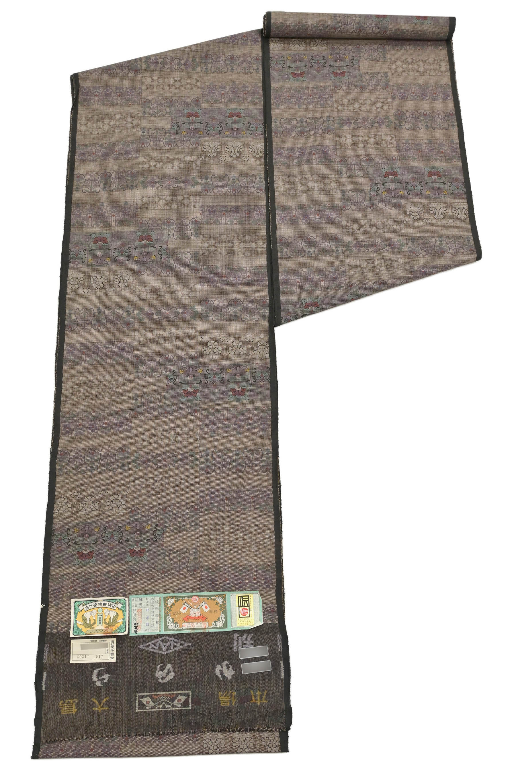 【発祥地大島紬】 言い慣わし的芸術品 古代染め付ける純泥染 9マルキカタス式 「かざり付ける花段文」 絣の詰まった珠玉を掘り出し通貨価値にて。 遣りそこないない一枚。
