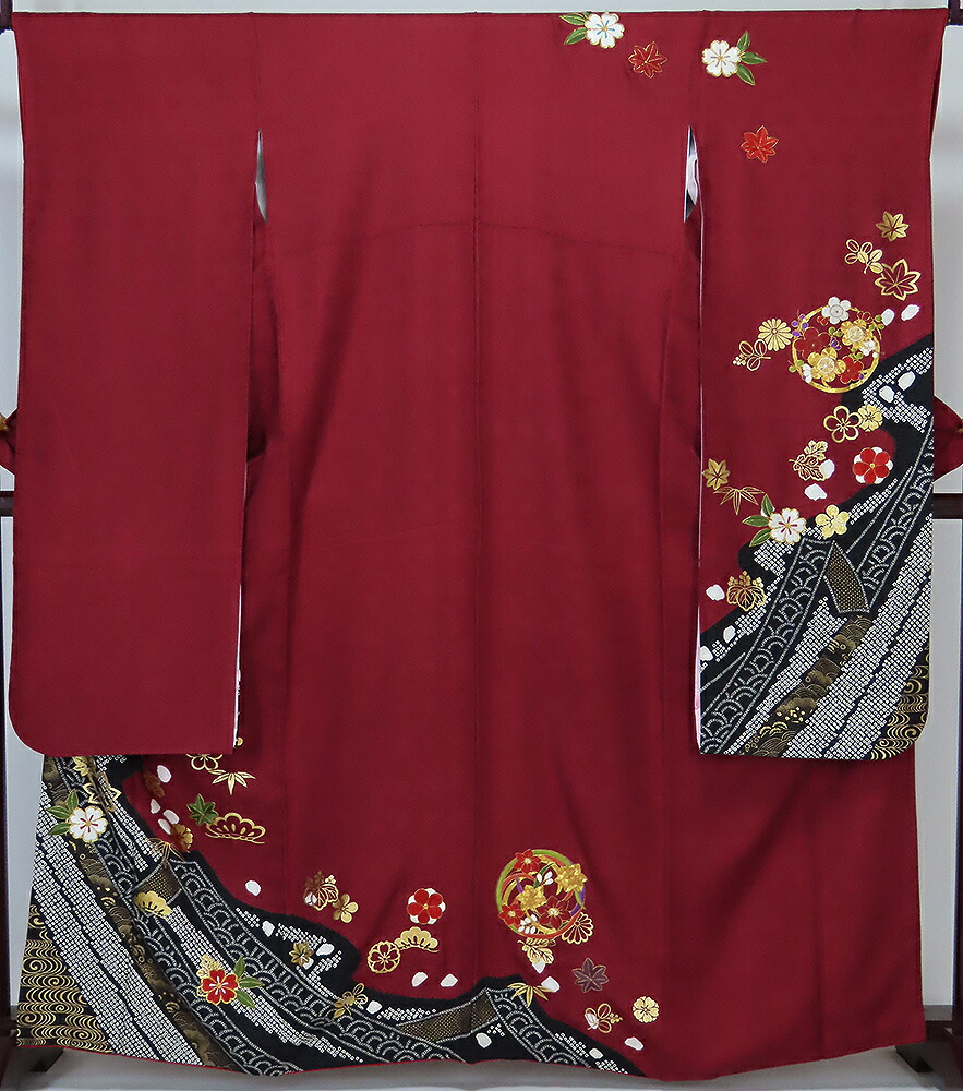 【中古】美品　紋意匠　振袖　刺繍　箔加工　手絞り　赤茶系