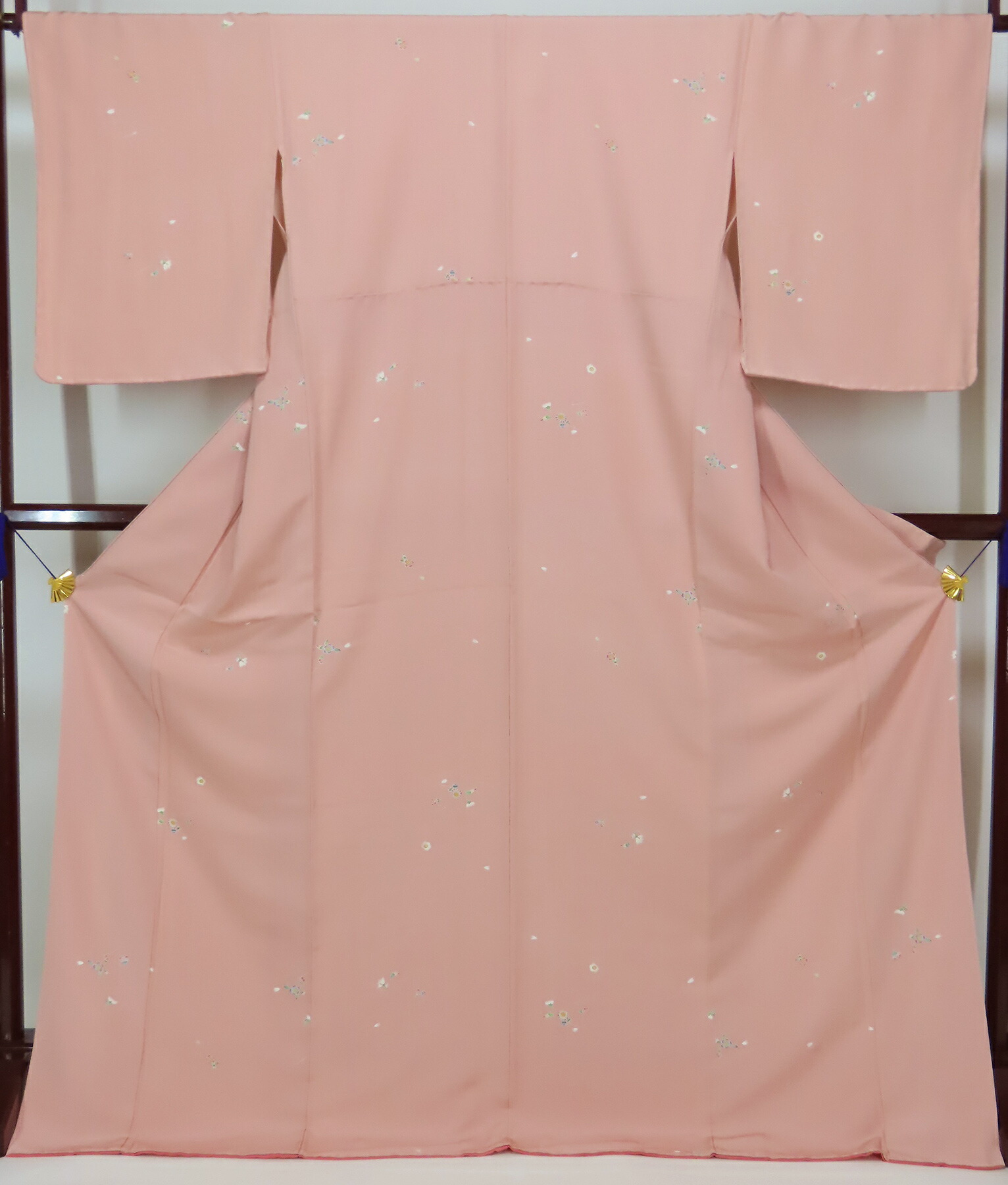 友禅小紋　縮緬　身丈大きめ　淡いピンク【中古】美品　身丈172cm　裄68.5cm　k3851598-3297rym