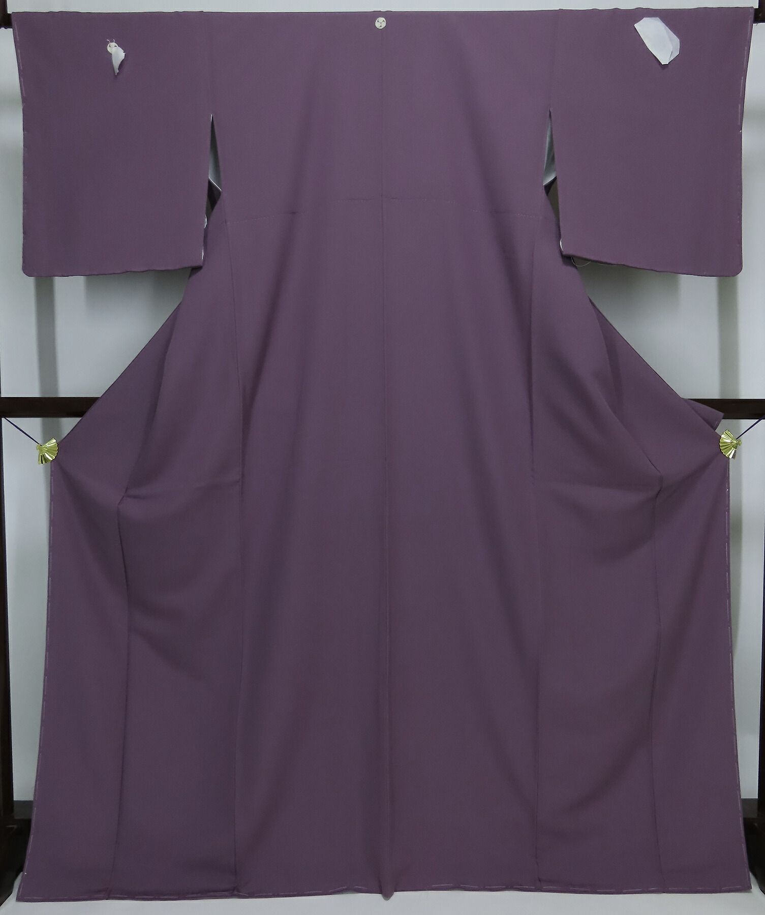 色無地　三つ紋　右三つ巴　高級　一越ちりめん　正絹　袷　紫　身丈166cm　裄66.5cm　【中古】美品　k3481tll