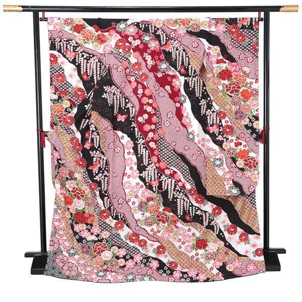 【新古品】お仕立て上がり 振袖単品 「黒紫 道長取りに蝶、牡丹と手毬」 振り袖 着物 レディース 成人式 結婚式 結納 パーティー 晴れ着 【メール便不可】ss2512fml10