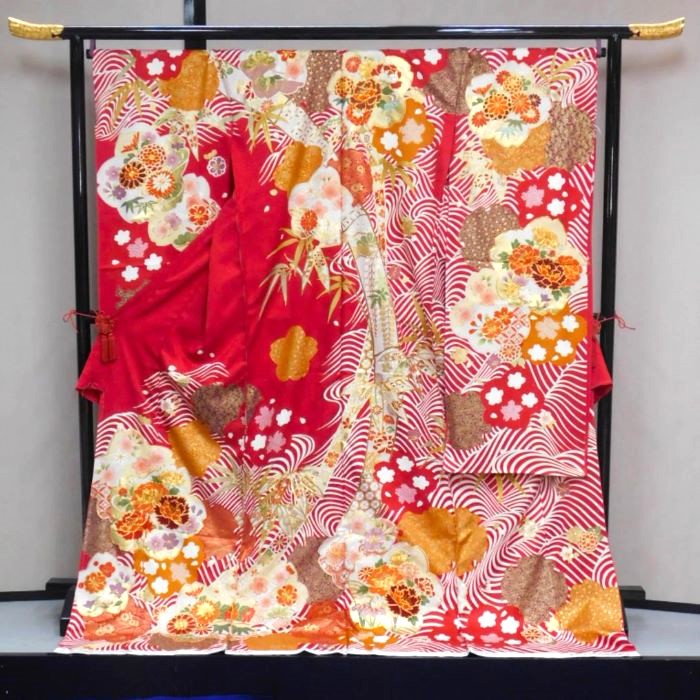振袖　正絹　総絞り　金駒刺繍　刺繍　菱模様　紗綾形　花模様　着物　063t 振袖 正絹 総絞り 金駒刺繍 刺繍 菱模様 紗綾形 花模様 着物