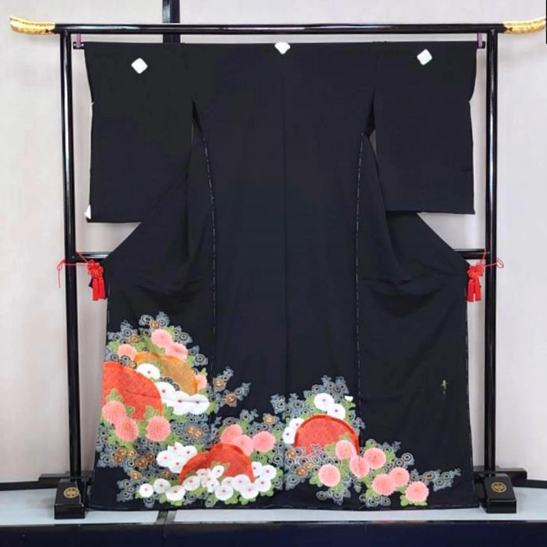 初代松井青々黒留袖 【見仕立てもの新品】 黒留袖 松井青々 御膳上等 雅びやか 知られた執筆者 執筆者細工物 刺しゅう 京刺しゅう 相良刺しゅう 手書き 御芽出度御召しもの 御芽出度 執筆者御召しもの