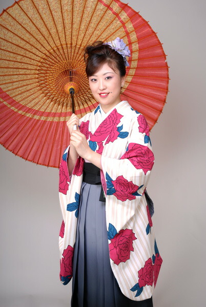 【レンタル】  卒業式 ご予約受付中■【 卒業式 レンタル袴★二尺袖袴(はかま) 卒業式 の袴レンタル】【n-004】【バラ柄・ベージュと白系】【 袴 大学 先生 レトロ 】