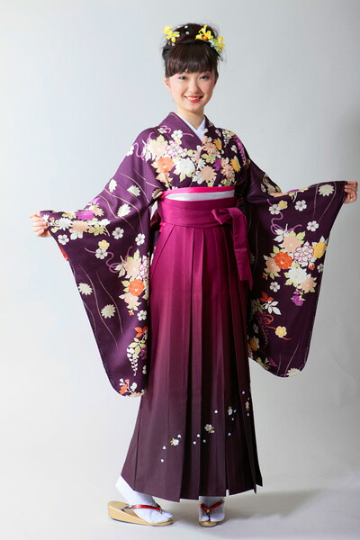 【レンタル】 卒業式 ご予約受付中■振袖の袴レンタル一式│古典花柄│紫色│着物│2-8【 袴 大学 先生 レトロ 】｜着物レンタル美装館