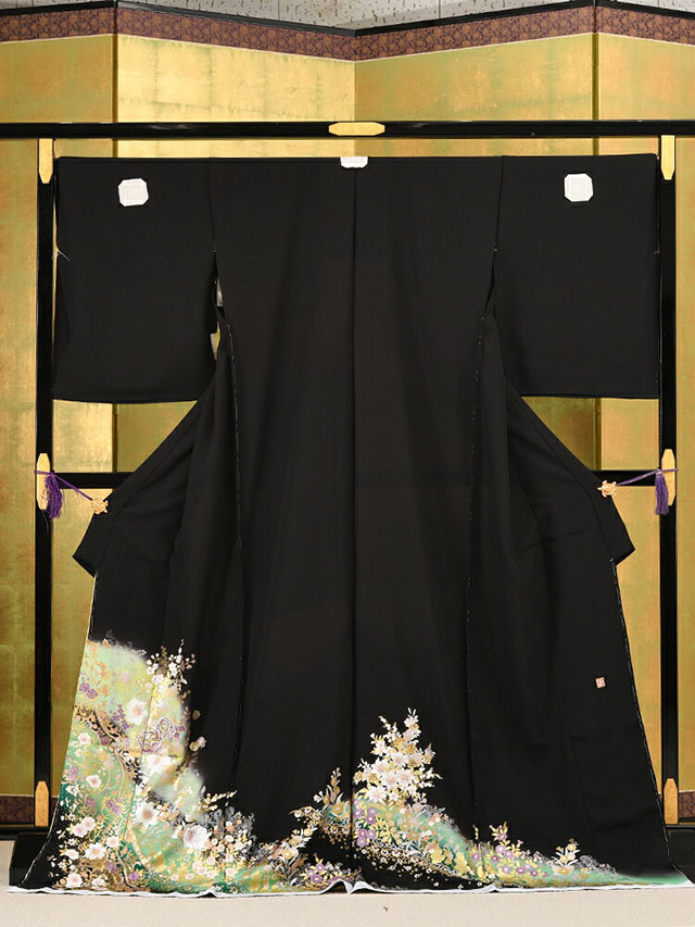 【賃借】 黒留袖賃借 御召しもの賃借 留袖 桂由美  「花の音」  MS大きさ yumi-katsura_25 黄緑であることでローズの柄 フルセット 黒留袖 賃借 華燭の典 交歓会 賃借 母ちゃん 血縁グループ 失しゃあがる者 おすすめ 貸御召しもの 正絹  姉妹 伯母さま 50代