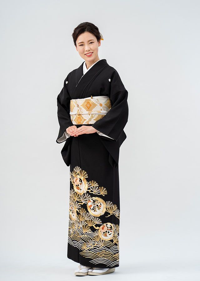 【賃借】【最御前上等総刺しゅうの黒留袖】松葉に鶴と宝尽くし・ML大きさ（160糎真っただ中）品番t-663