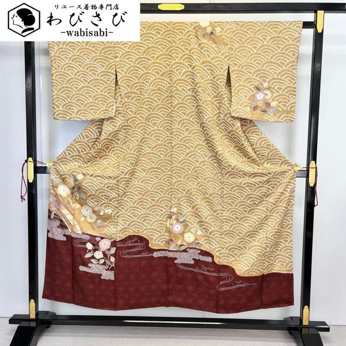 【お得なクーポン配布中】 付下げ 絞りに刺繍 流水に花模様 金駒刺繍 薄茶色 K-4259 着物 きもの kimono 和服 和装 中古 リサイクル着物 【送料無料】