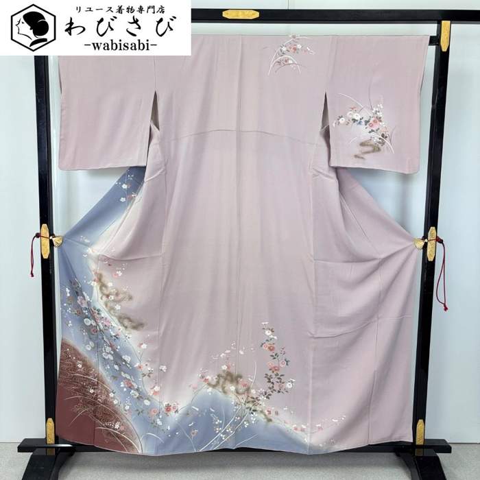 【お得なクーポン配布中】 訪問着 流水に美しい花模様 暈し 金彩 桃鼠色 K-6067 着物 きもの kimono 和服 和装 中古 リサイクル着物 【送料無料】｜リユース着物わびさび　店
