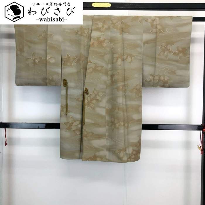 【お得なクーポン配布中】 道中着 流水に花模様 霞模様 古晒色 縮緬 H-4078 着物 きもの kimono 和服 和装 中古 リサイクル着物 【送料無料】