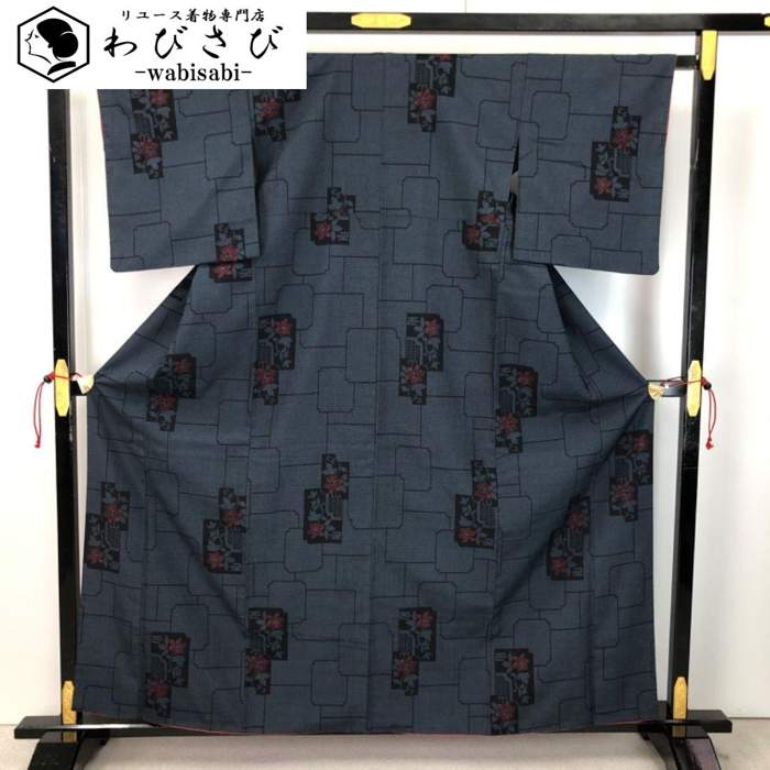 【お得なクーポン配布中】 塩沢紬 四角に花模様 紺鉄色 K-5741 着物 きもの kimono 和服 和装 中古 リサイクル着物 【送料無料】