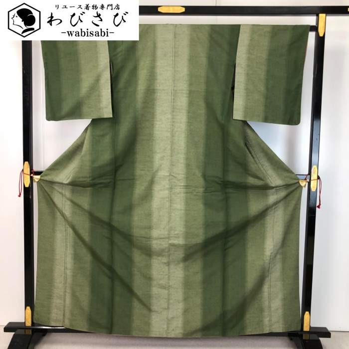 【お得なクーポン配布中】 紬着物 縦縞模様 老緑色 K-5773 着物 きもの kimono 和服 和装 中古 リサイクル着物 【送料無料】