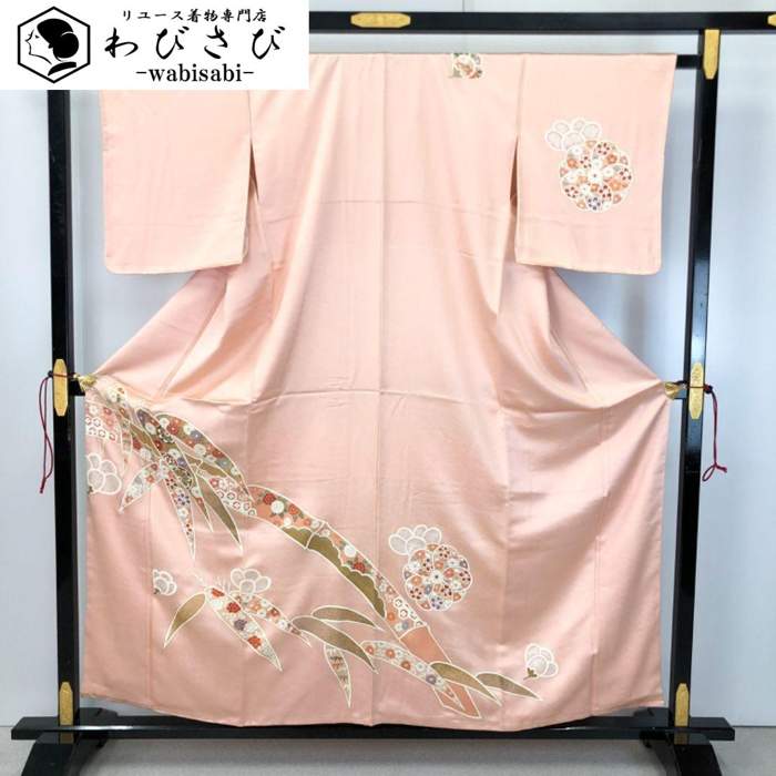 MK-1712 訪問着 作家物 松竹梅 縮緬 薄深川鼠色 銀座【H-0897】縮緬地 染名古屋帯 牡丹鼠色 松竹梅の図 - 銀座きもの