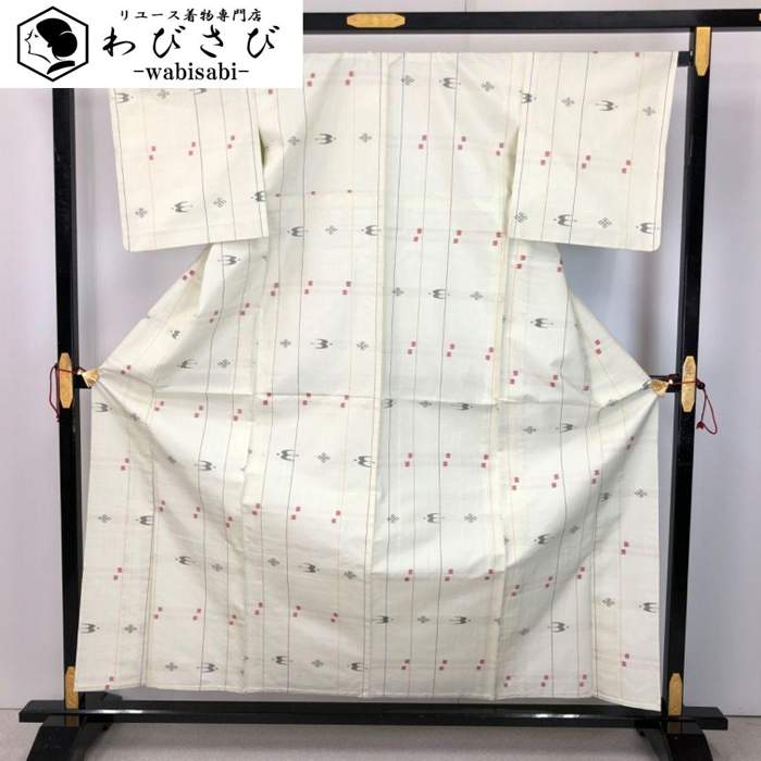 【お得なクーポン配布中】 単衣 紬着物 縦縞 絣模様 琉球柄 卯の花色 K-5619 着物 きもの kimono 和服 和装 中古 リサイクル着物 【送料無料】