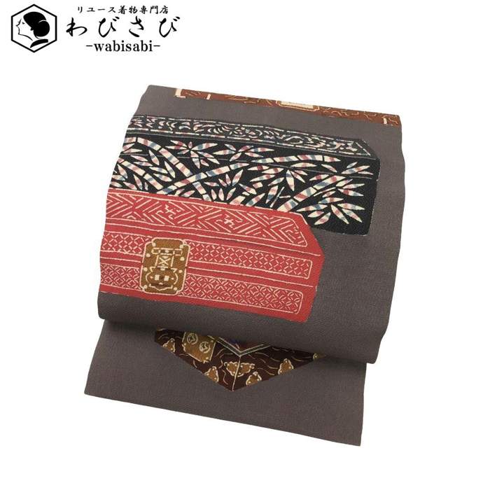 【お得なクーポン配布中】 名古屋帯 多様な箱柄 縮緬 鼠志野色 O-5818 着物 きもの kimono 和服 和装 中古 リサイクル着物 【送料無料】｜リユース着物わびさび　店