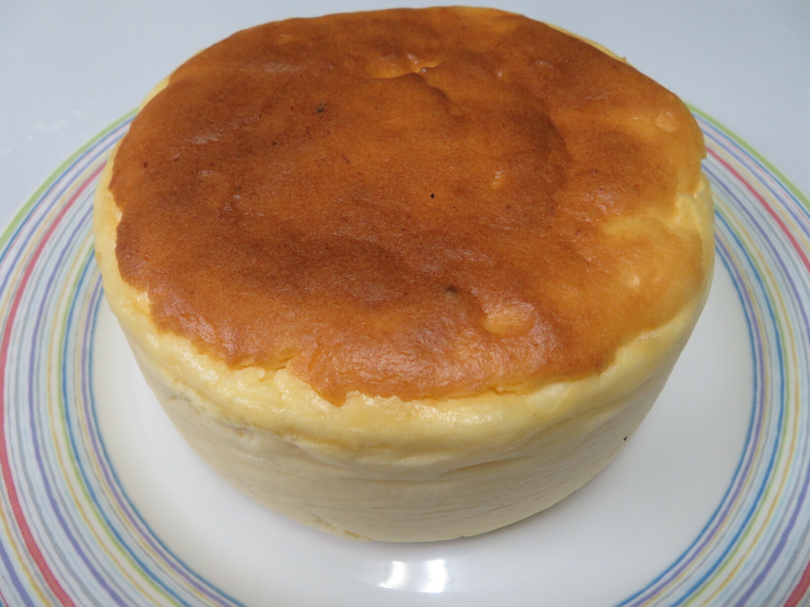 楽天市場 蒸し焼きチーズケーキ 18cmチーズケーキ スフレチーズケーキ 蒸しケーキ 18センチ ホール ケーキ スイーツ スフレ しっとり 洋菓子 チーズ フレッシュチーズ 甘さ控えめ スフレタイプ 美味しい おいしい お取り寄せスイーツ 贈り物 木村家マカロン