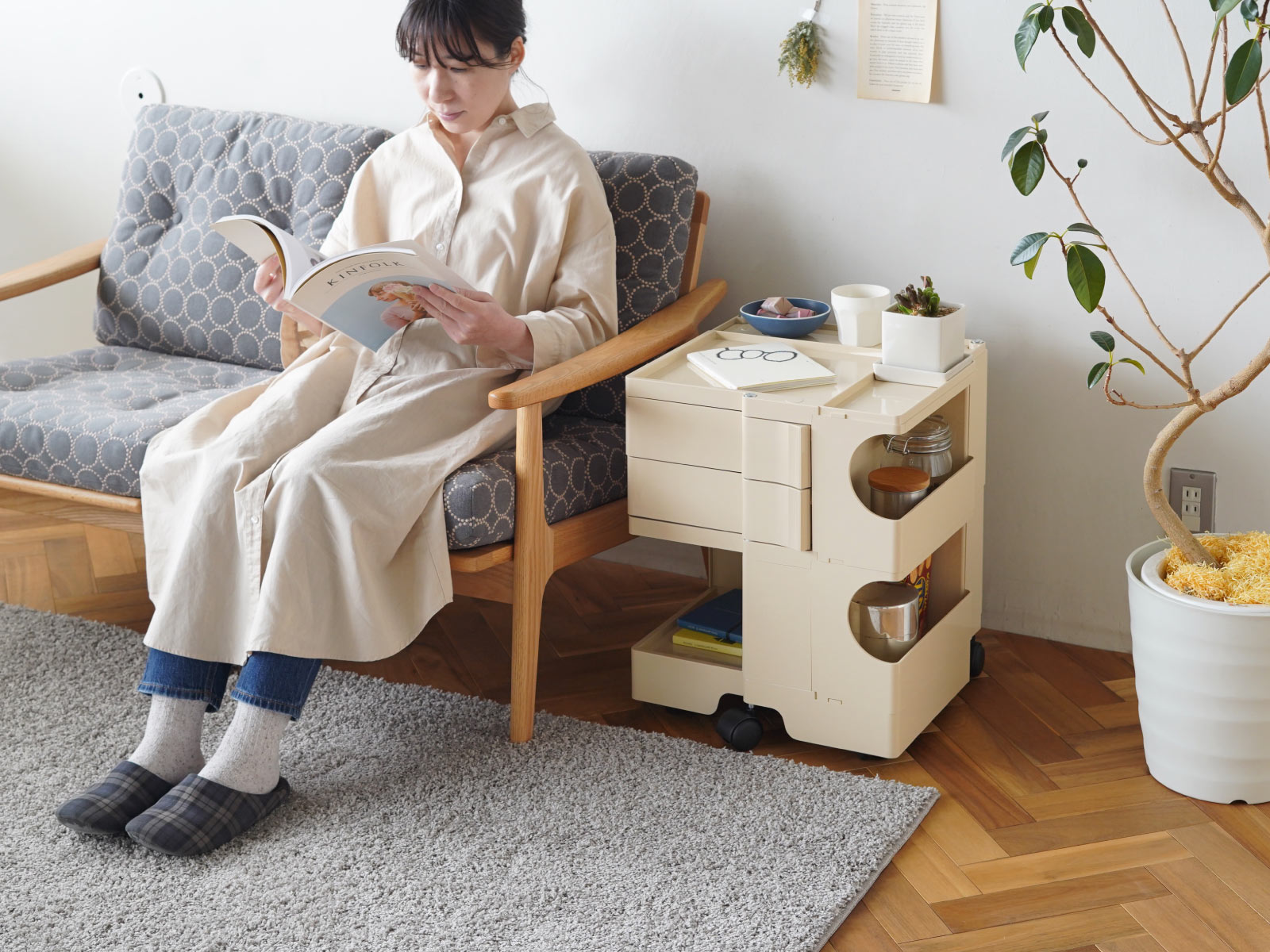 在庫あり・正規品2年保証】全2色 ボビーワゴン 2段2トレイ ホワイト/クミン
