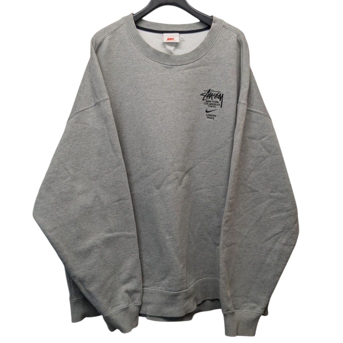 Nike Stussy コラボ クルーネックスウェット グレー NIKE公式】ナイキ x ステューシー 'Apparel Collection' . Nike