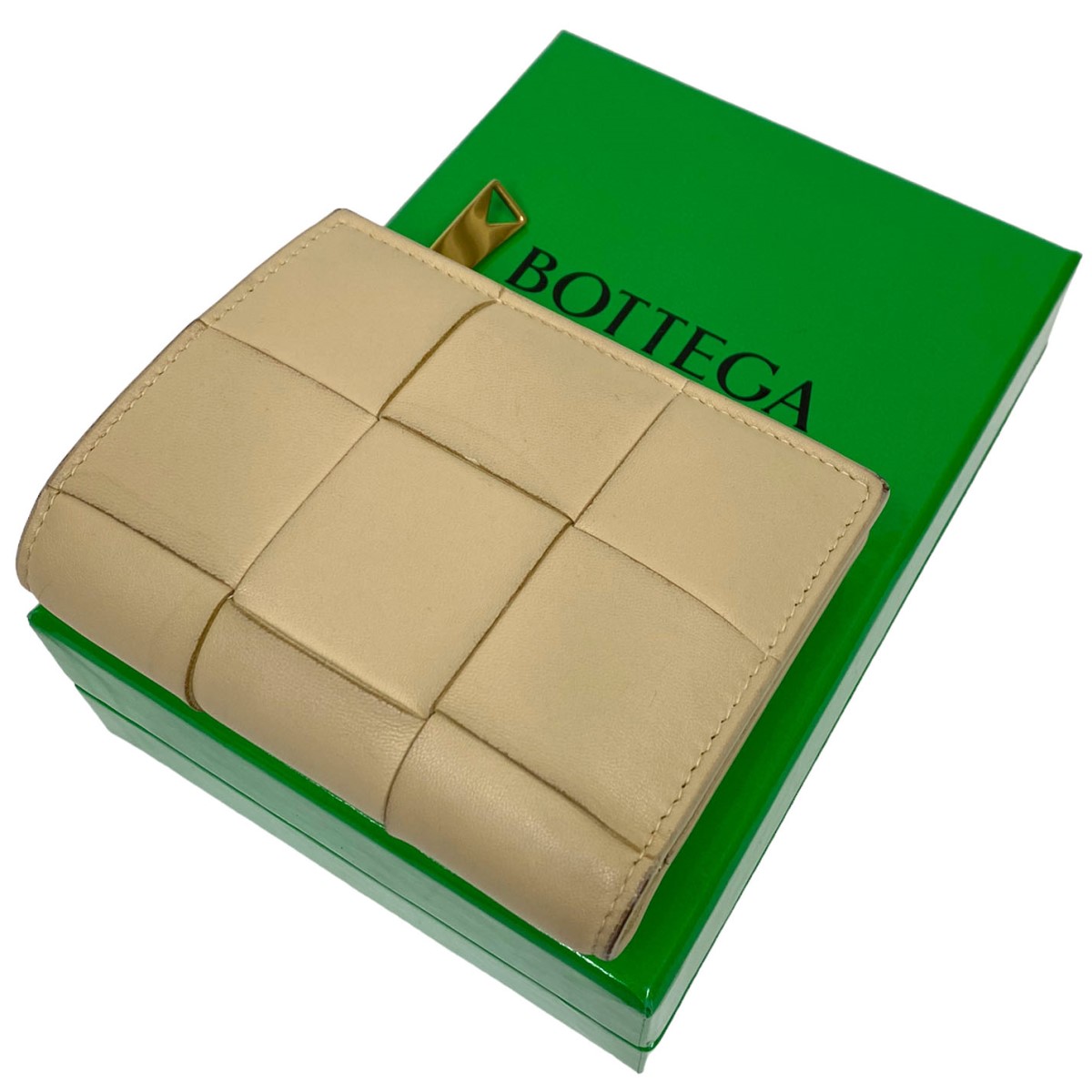 【中古】 BOTTEGA VENETA　 Cassette Small Bi-Fold Wallet二つ折りウォレット財布イントレチャート ベージュ／Porrdge サイズ：タテ9cm×ヨコ12cm 【100825】（ボッテガヴェネタ）