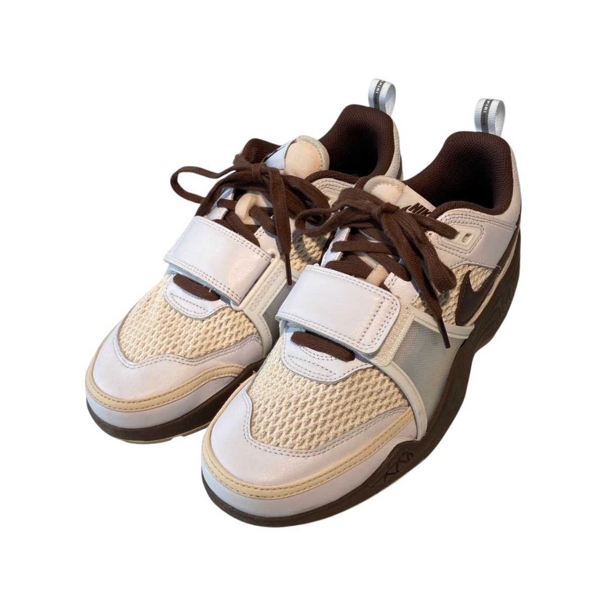 【中古】 NIKE×TRAVIS SCOTT ZOOM FIELD JAXX WHITE AND LIGHT CHOCOLATE スニーカー HQ3073-100 ホワイト×ブラウン サイズ：28 【価格見直し】