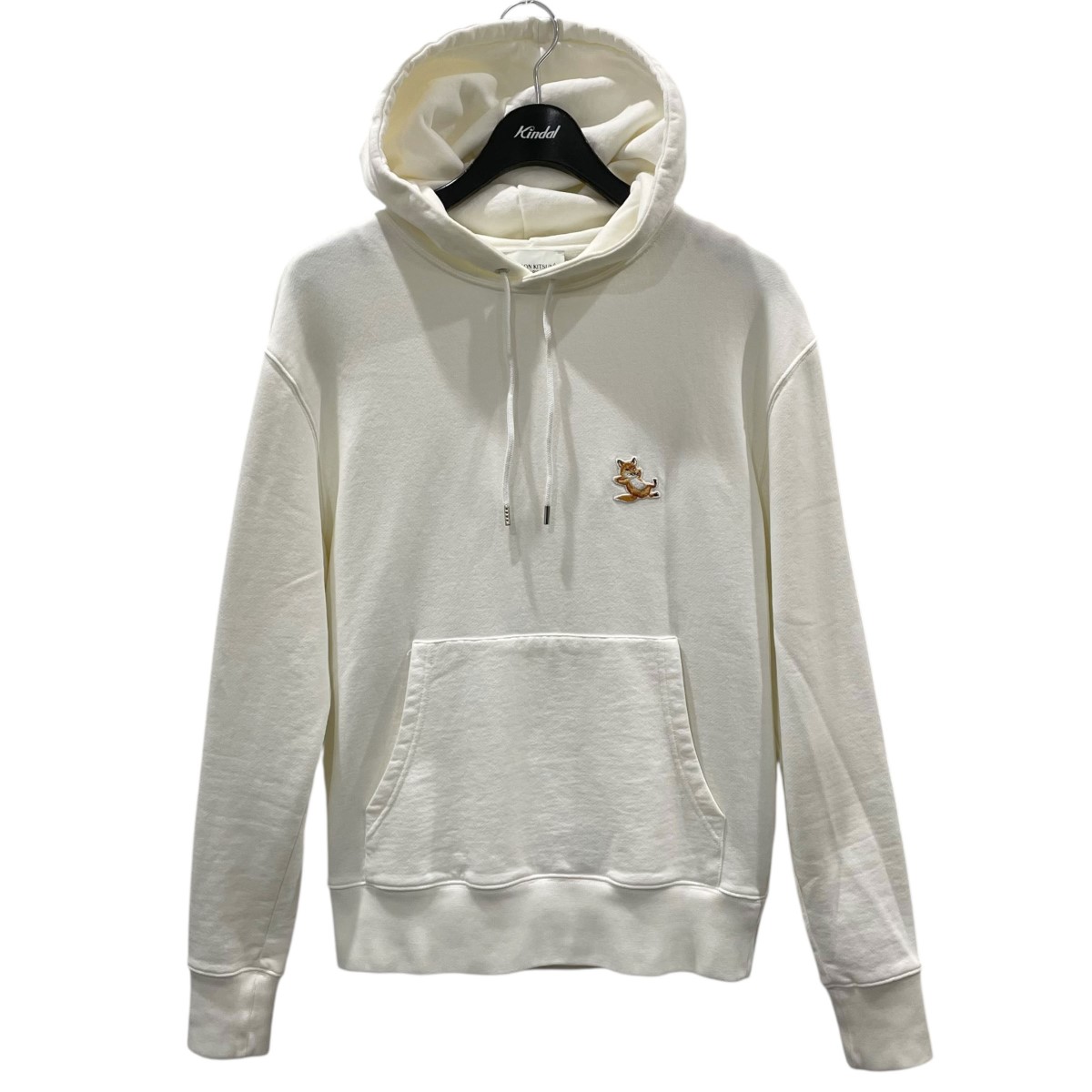 【中古】 MAISON KITSUNE プルオーバーパーカー チラックスフォックスパッチ CHILLAX FOX PATCH IU00355KM0001 ホワイト サイズ：S 【価格見直し】