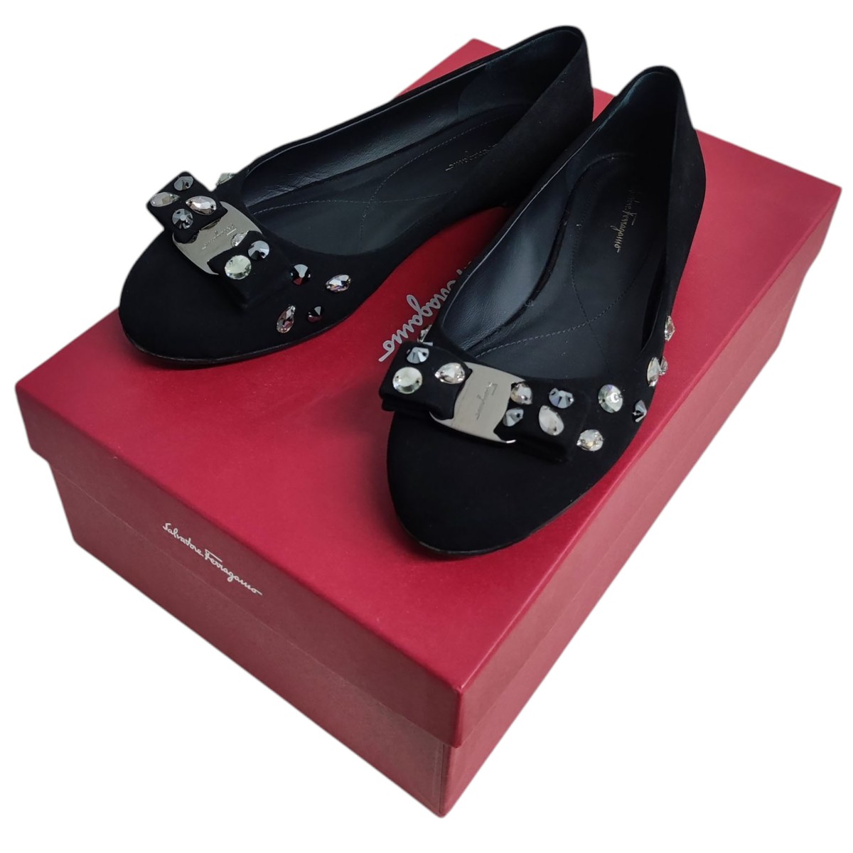 【中古】Salvatore Ferragamo VARA ヴァラ ビジュースエードパンプス ブラック サイズ：7D 【051125】（サルヴァトーレフェラガモ）
