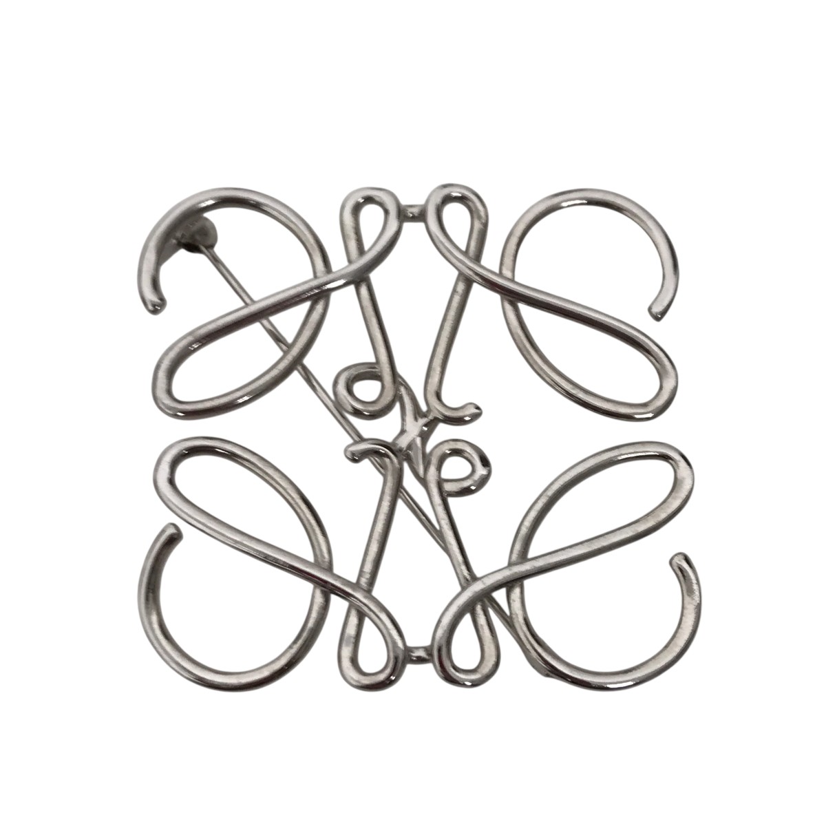 LOEWEロゴブローチ♥シルバー 新品未使用】ブローチ シルバーカラー ロエベ LOEWE好きな方 Lロゴ