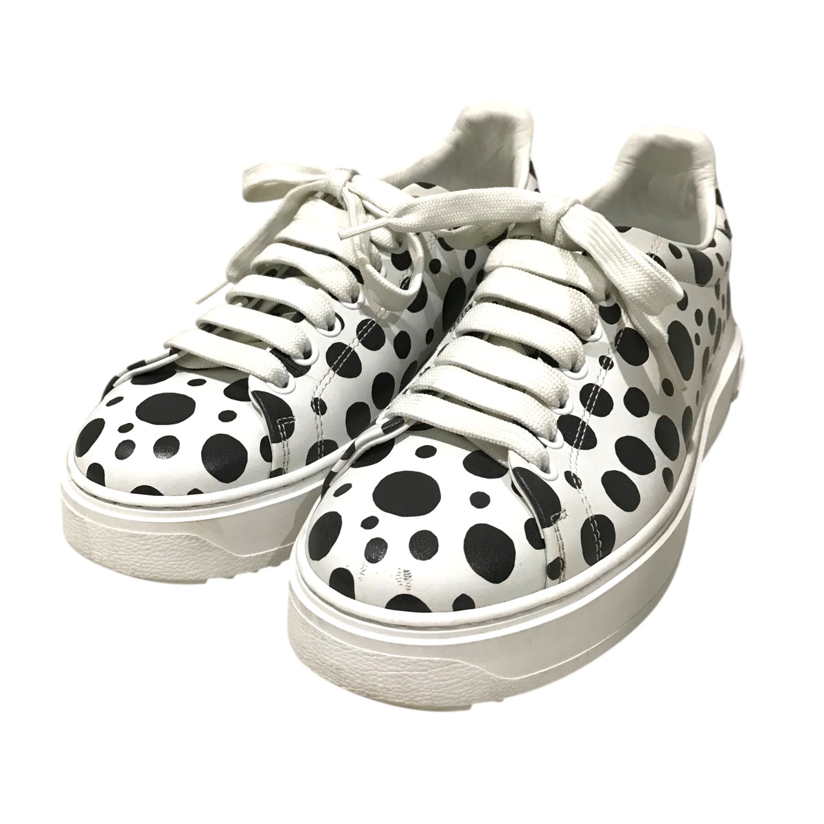 【中古】\u003cBR\u003eLOUIS VUITTON×草間彌生\u003cBR\u003e一点柄スニーカー 1AB9VA 白いこと 大きさ：36\u003cBR\u003e【通貨価値思いなおす】