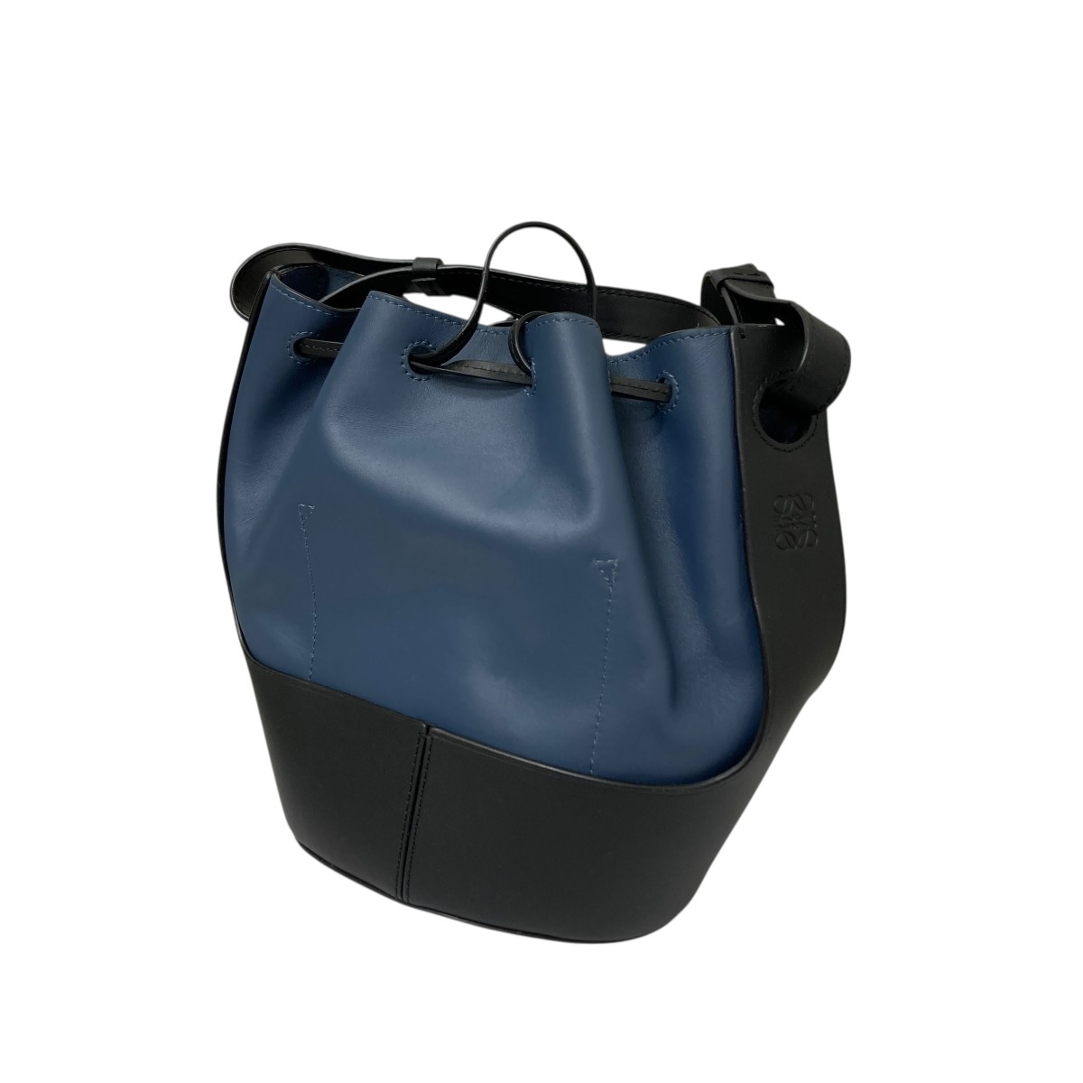 【中古】\u003cBR\u003eLOEWE\u003cBR\u003eBALLON BAG SAMPLE品 ショルダーバッグ 米国海軍×黒いこと\u003cBR\u003e【通貨価値思いなおす】