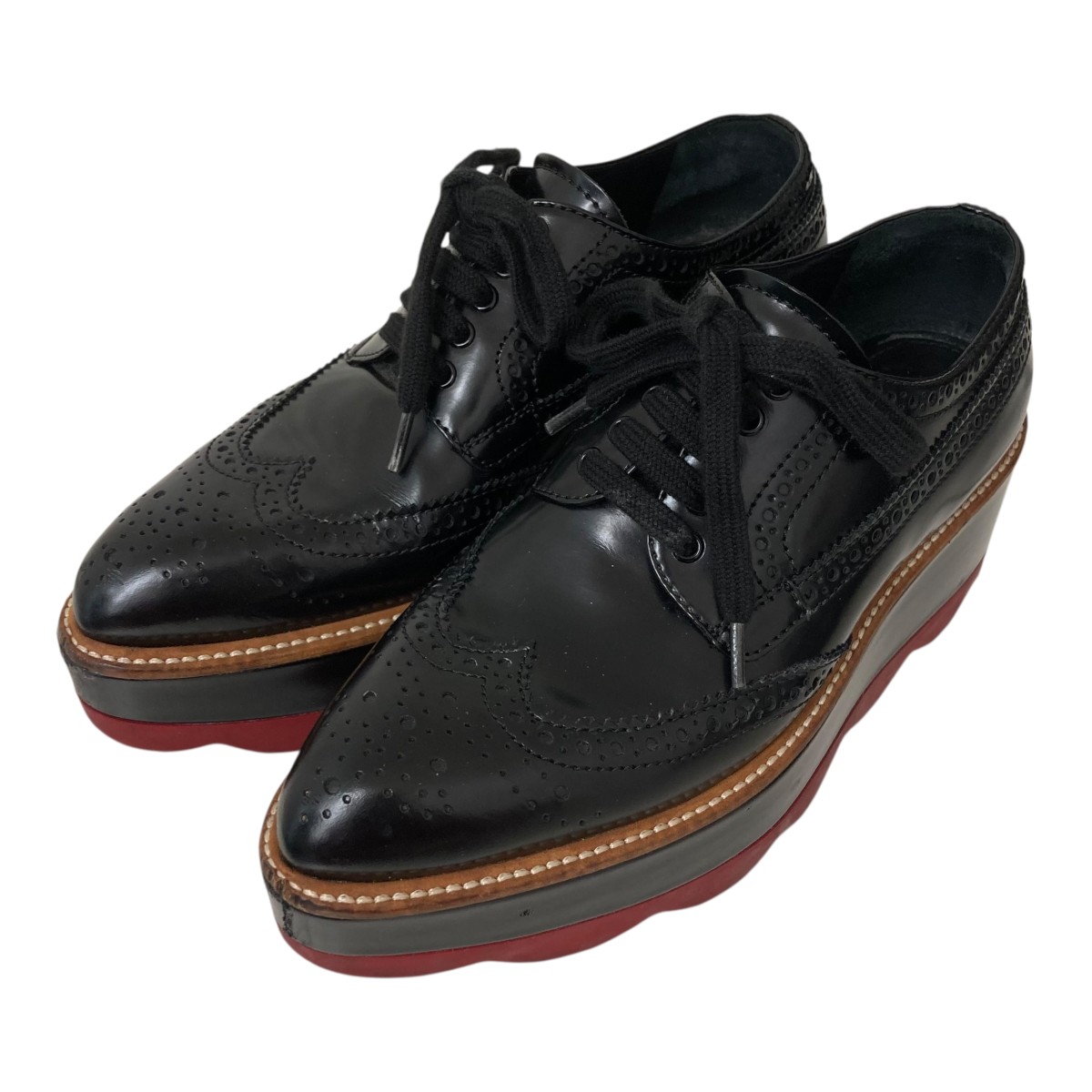 【中古】<br>PRADA<br>ウィングチップレザーシューズ ブラック×レッド サイズ：35(約22cm)<br>【価格見直し】